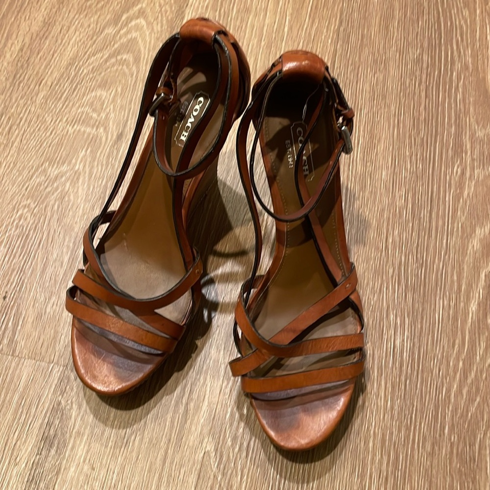 Preowned, size 9, coach platforms